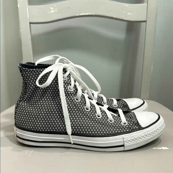 Converse Black and White Patterned High-Tops Size 8 women - Picture 6 of 11